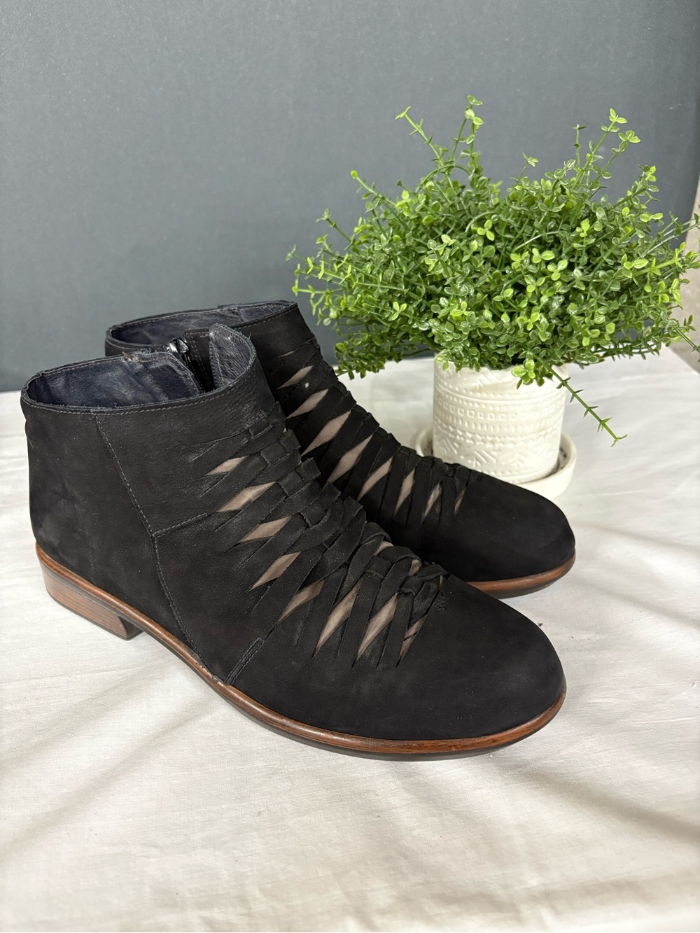 Naot Womens Leveche Boots Size 39 9 Black Nubuck Booties Semi Cutout Comfy Shoe